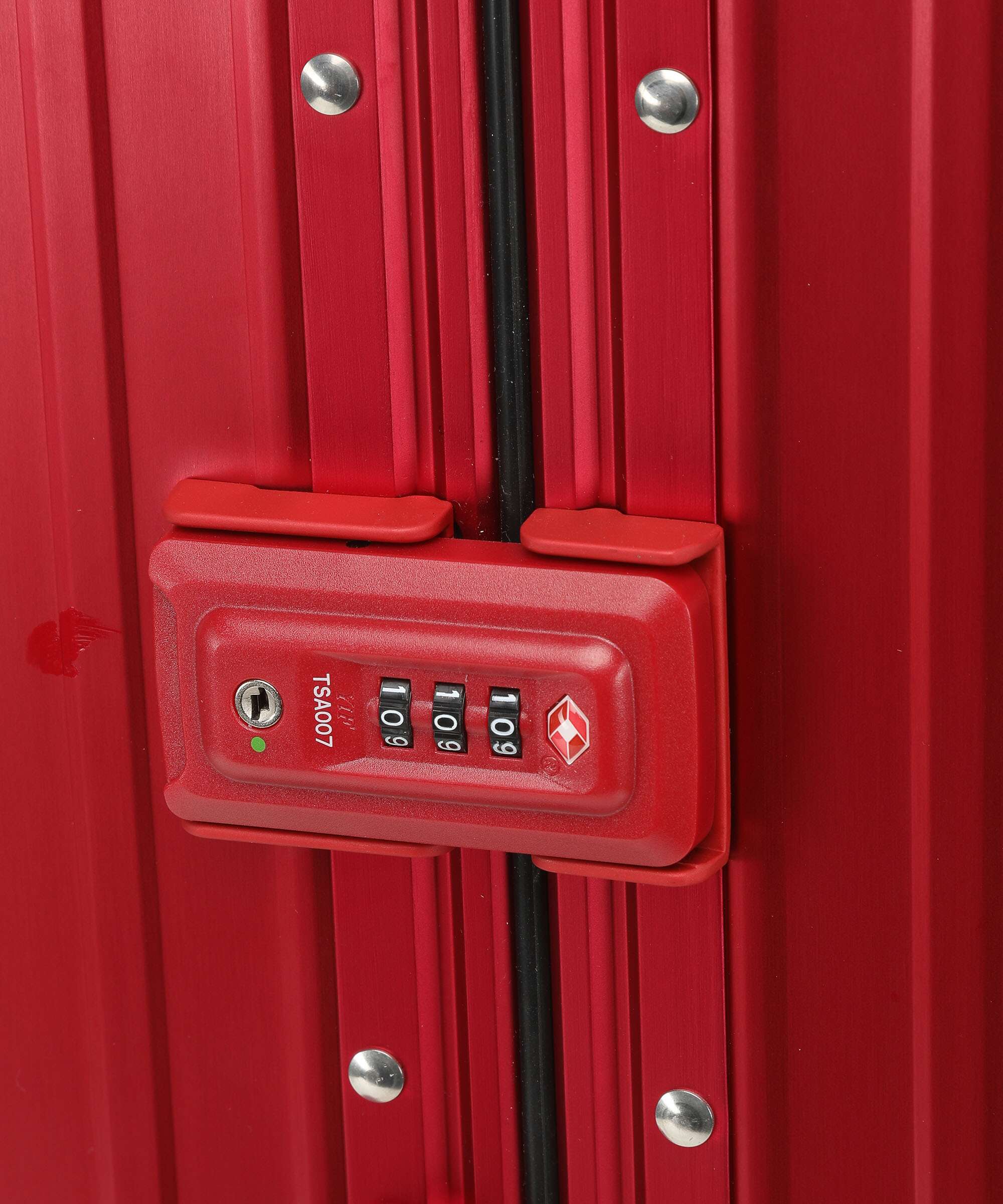 Aleon 26 Traveler Spinner (4 wheels) ruby