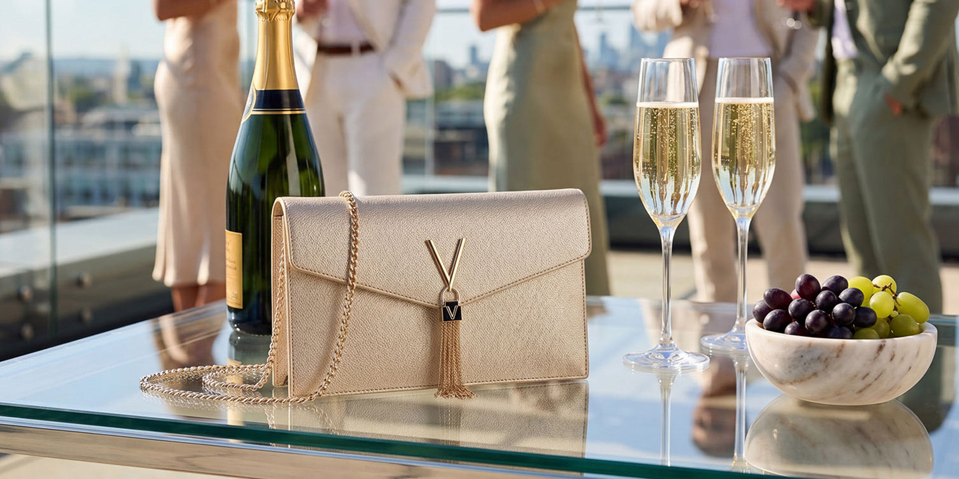 Welche Tasche passt zu welchem Dresscode? Black Tie, Cocktail & Festive Attire im Überblick