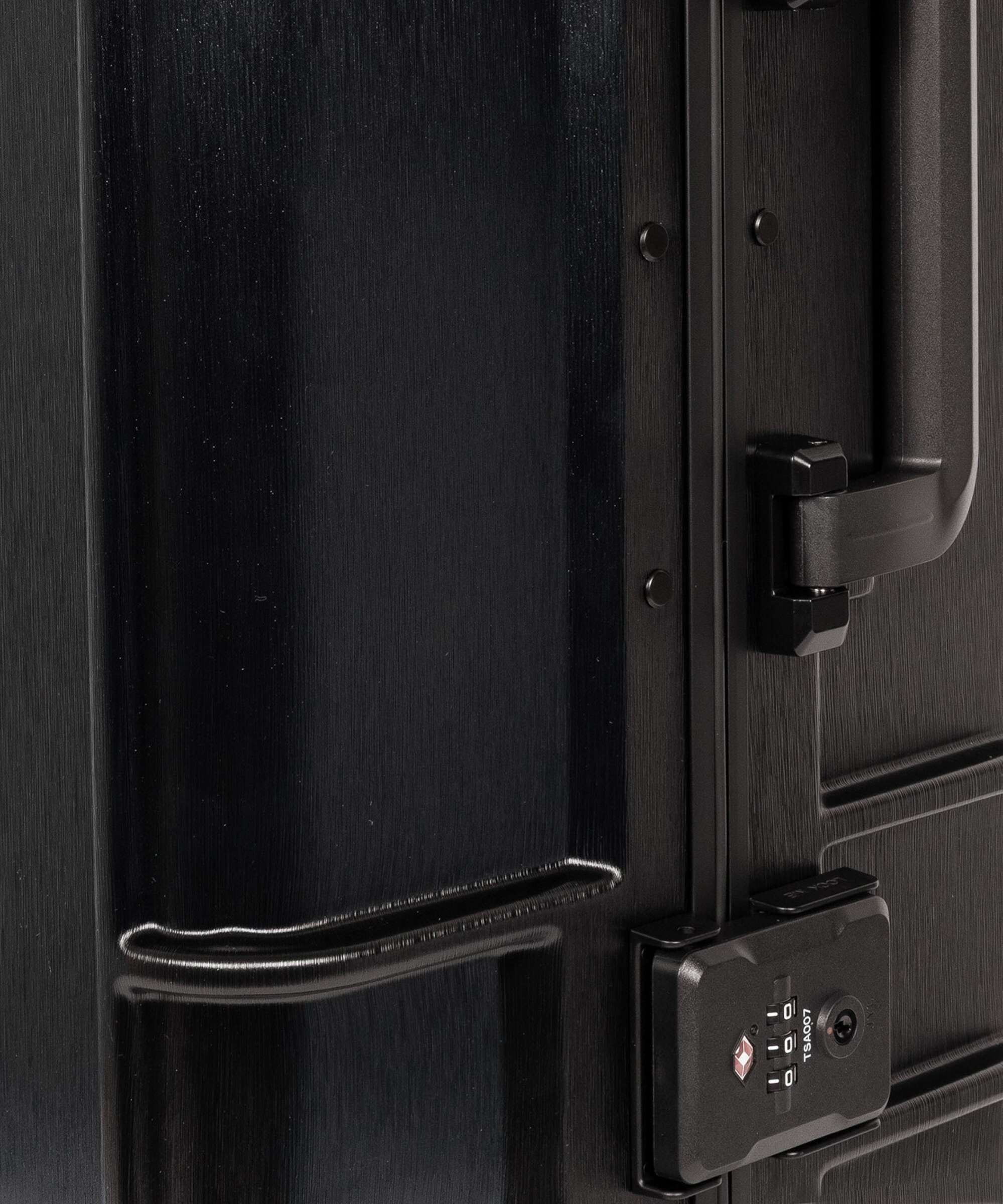Eastpak Resist'R Case Spinner (4 wheels) brushed black