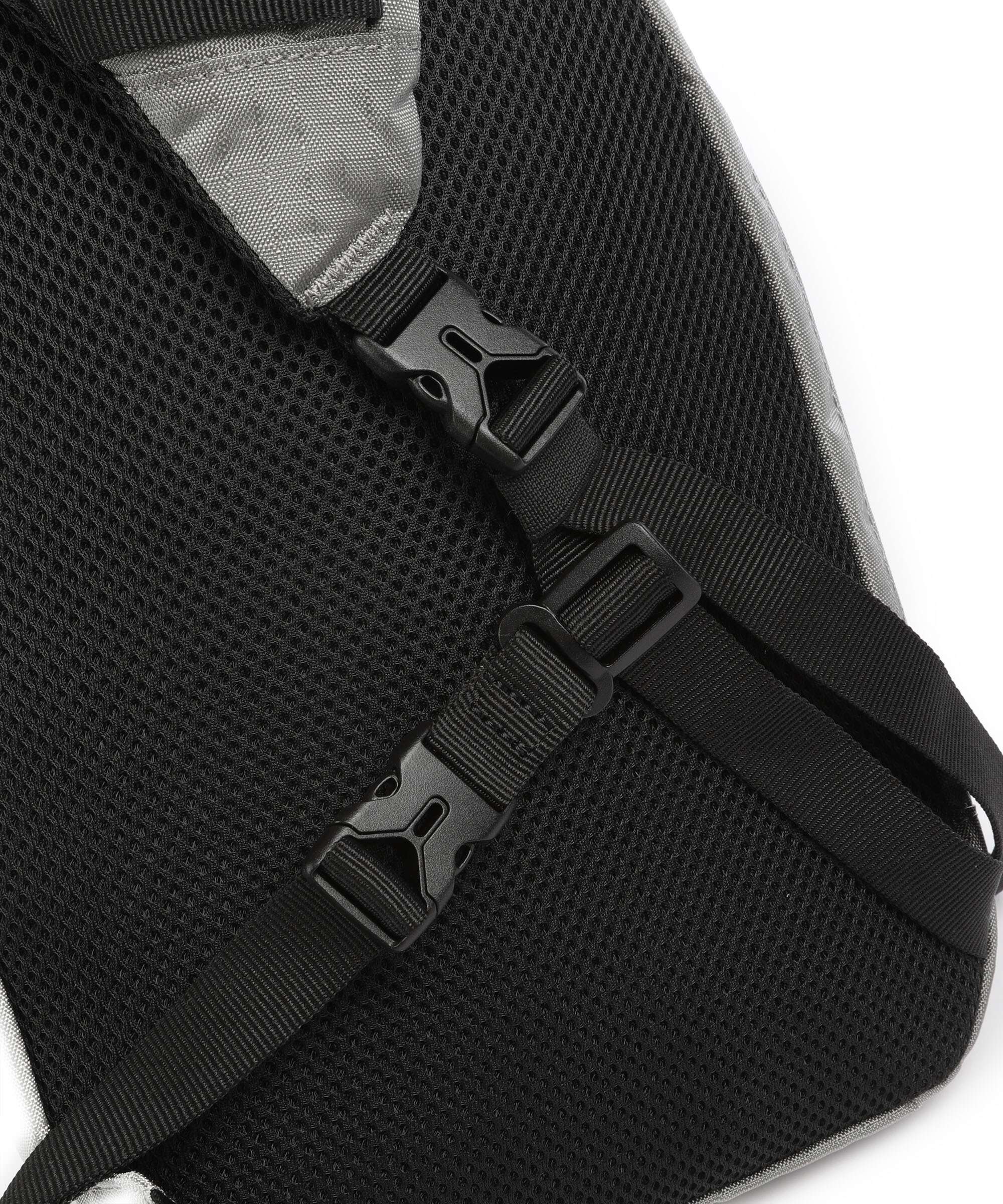 Strellson Homerton Carl Sling bag offwhite