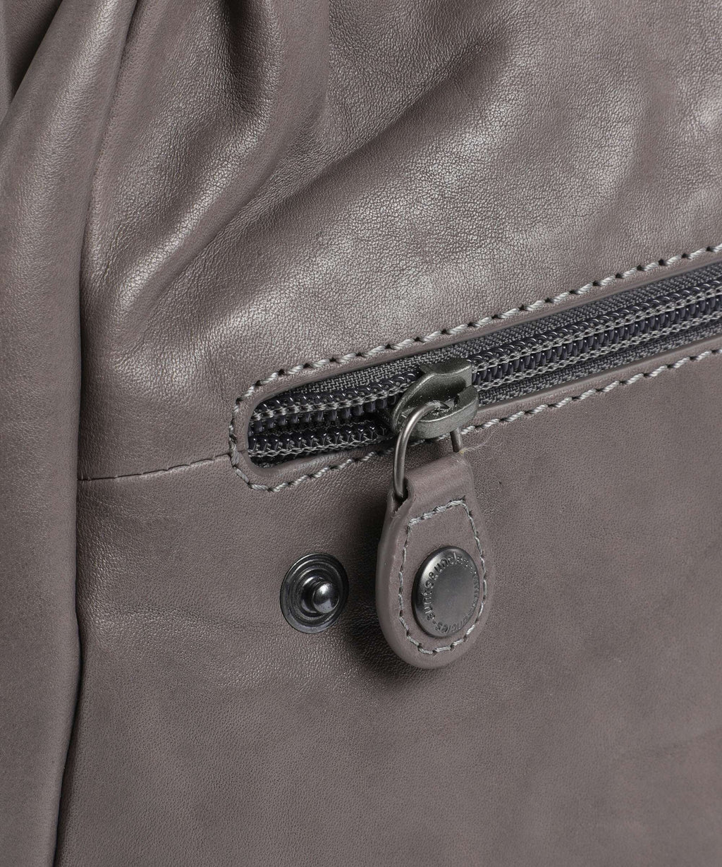 Aunts & Uncles Grandma's Luxury Club Mrs. Cake Pop Crossbody bag oyster grey