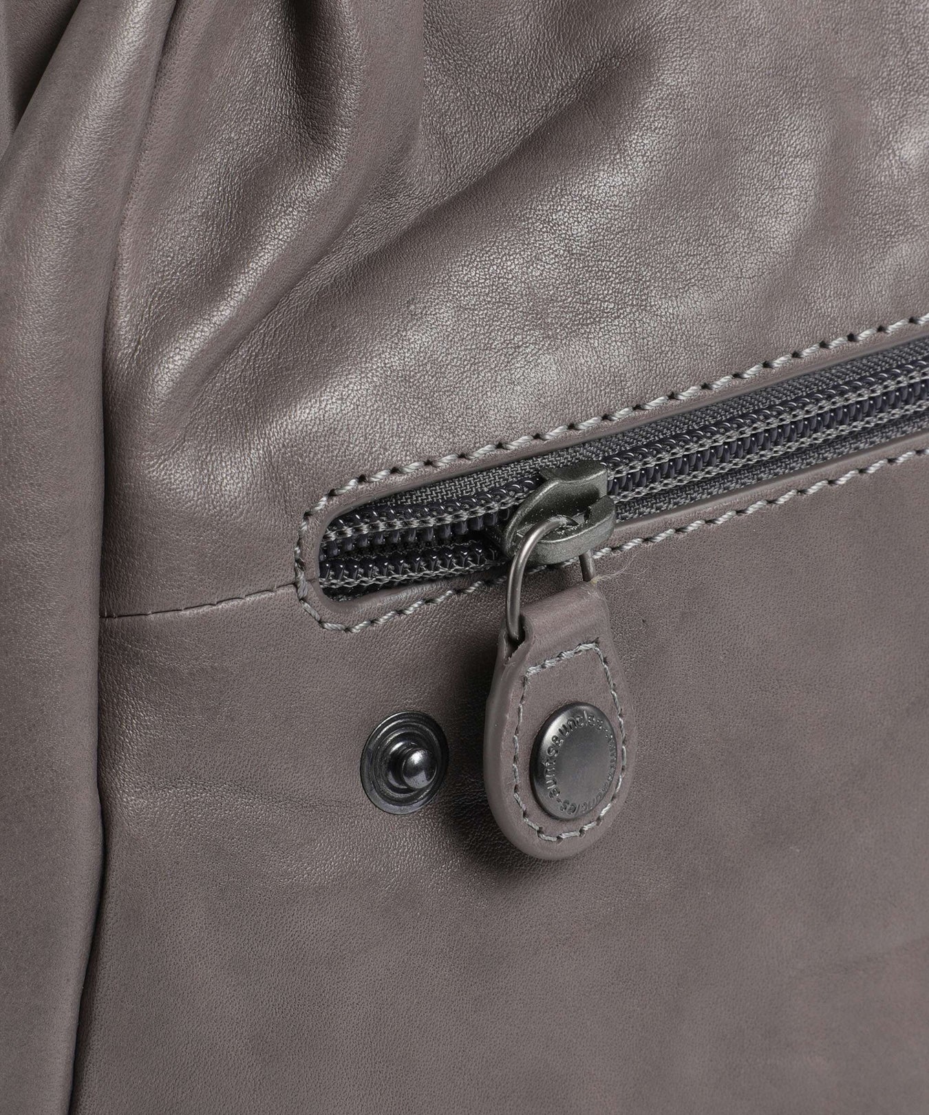 Aunts & Uncles Grandma's Luxury Club Mrs. Cake Pop Crossbody bag oyster grey