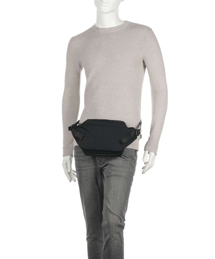 Côte&Ciel Smooth Isarau Small Fanny pack black