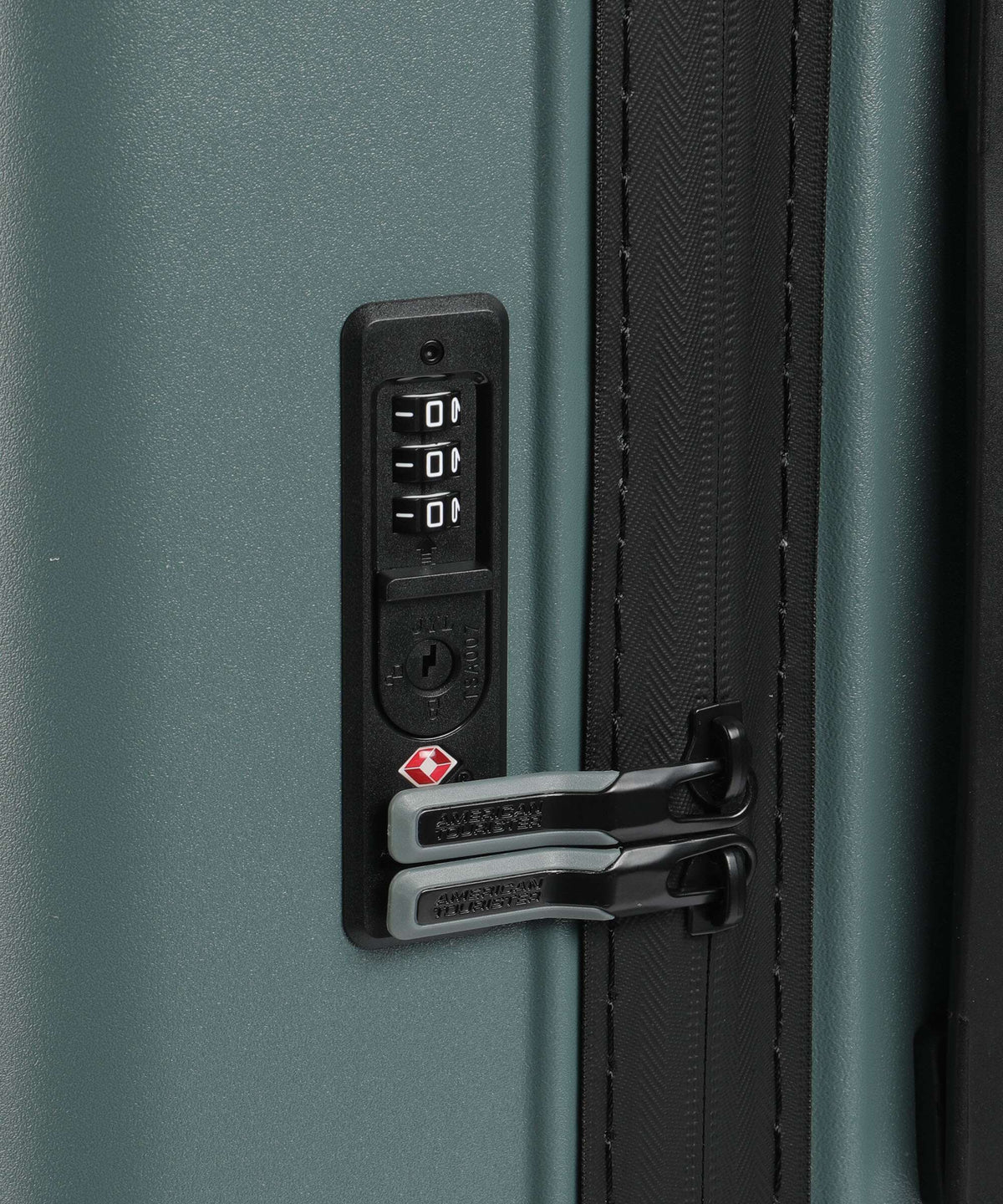 American Tourister Trailon Spinner (4 wheels) dark forest