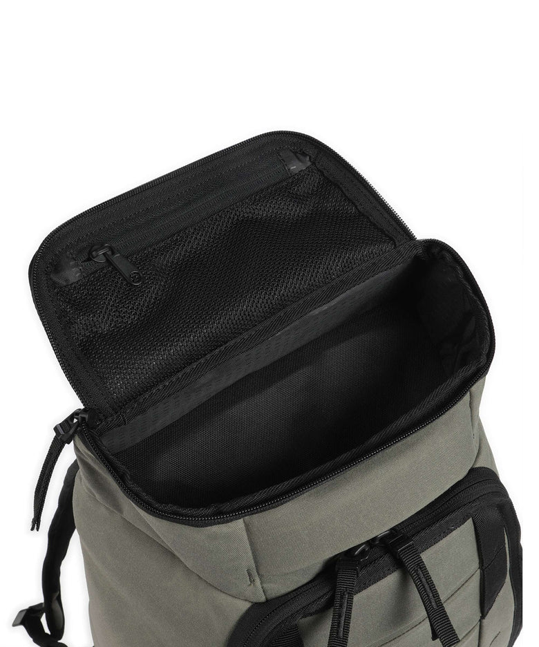 Db Hugger 25L Backpack forest green