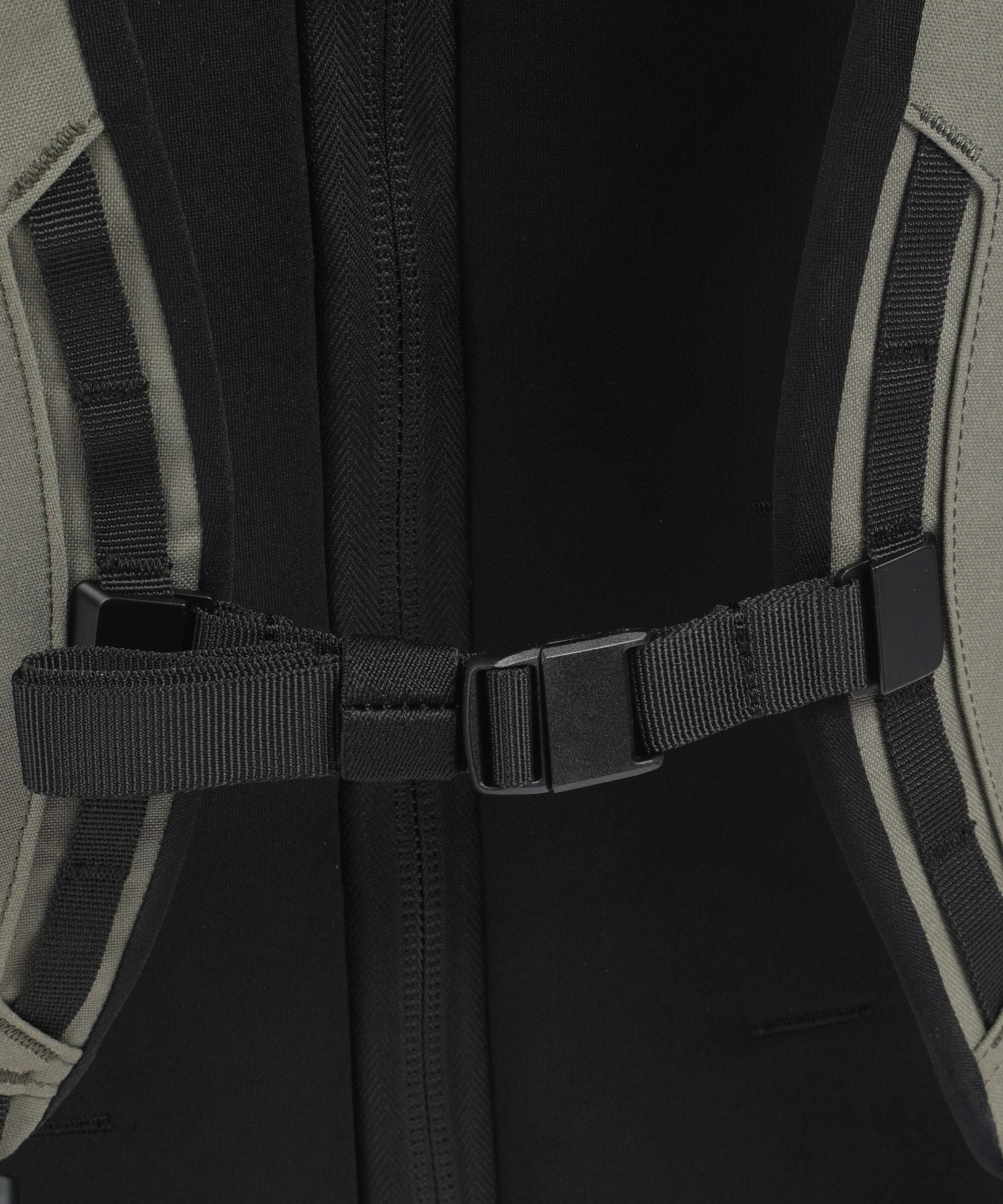 Db Roamer 50 Travel backpack forest green