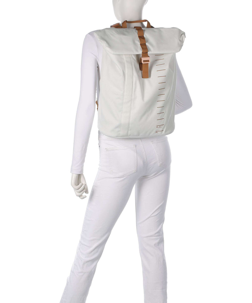 Db Essential 24 Backpack oatmilk