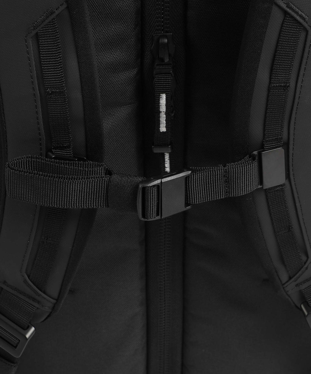 Db Roamer Pro 70 Travel backpack black out