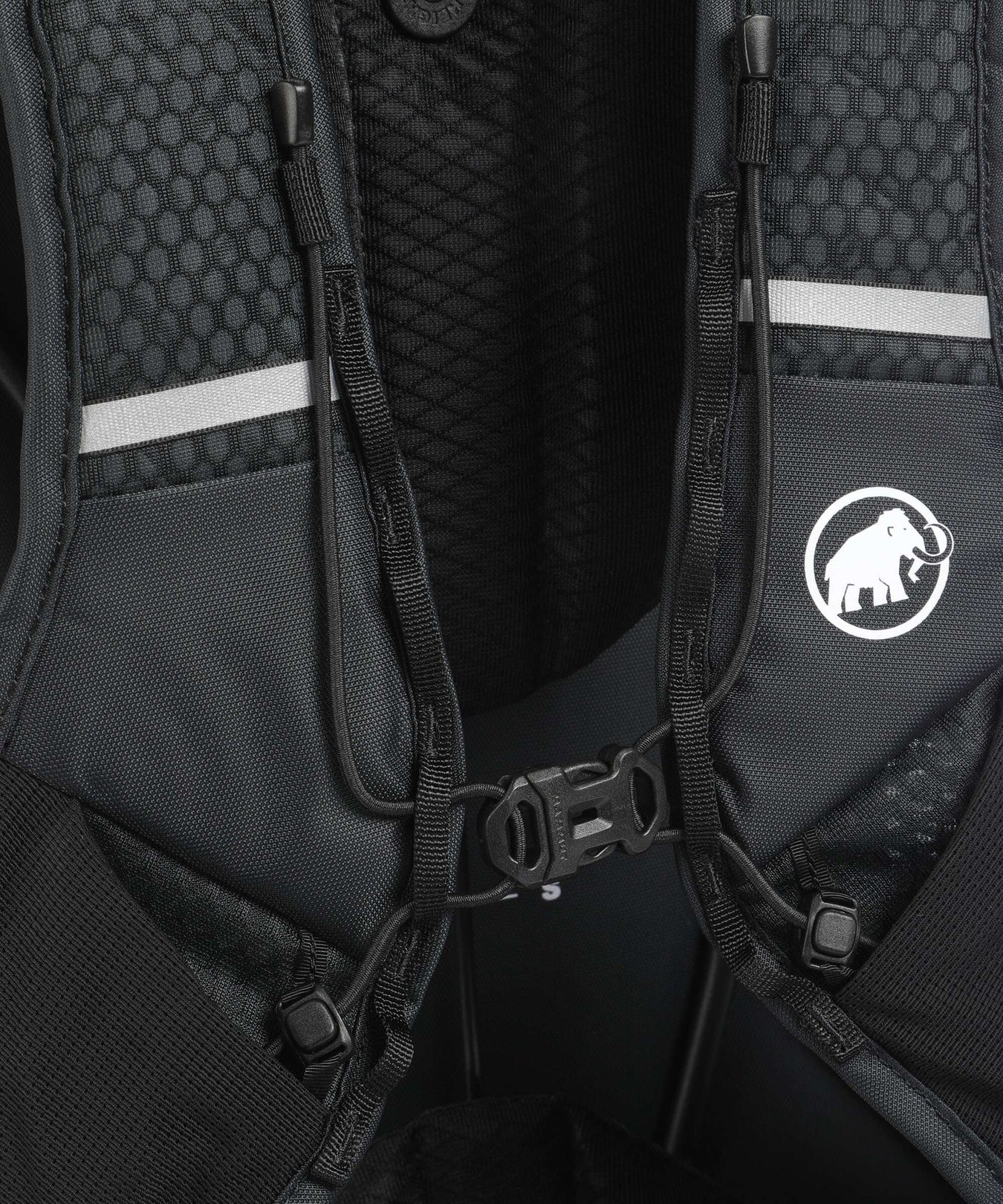 Mammut Ducan Spine 28-35 Hiking backpack black