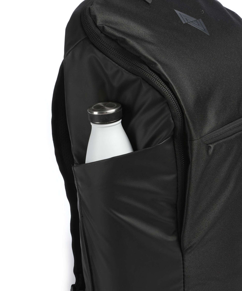 Nitro Nikuro Traveler 32 Travel backpack black out