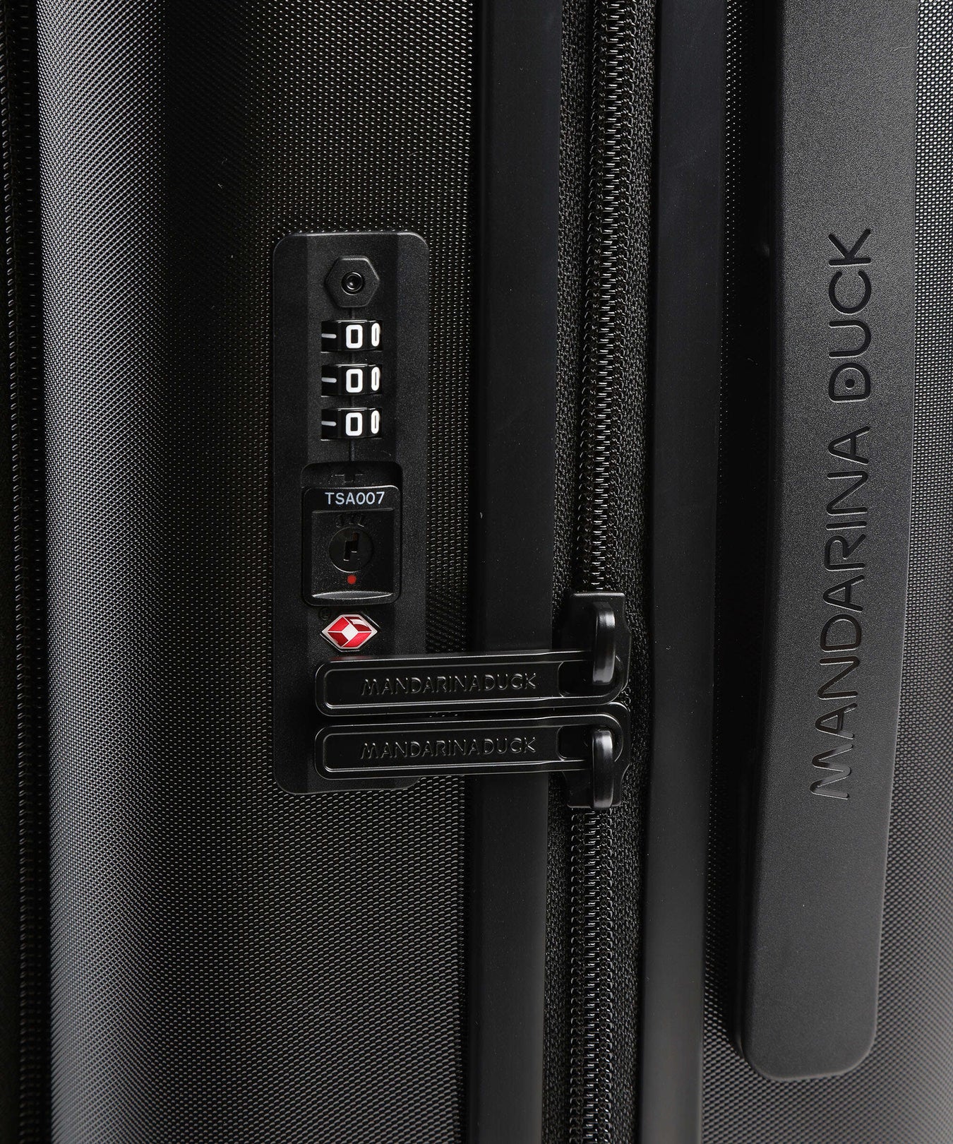 Mandarina Duck Tank Case Spinner (4 wheels) black