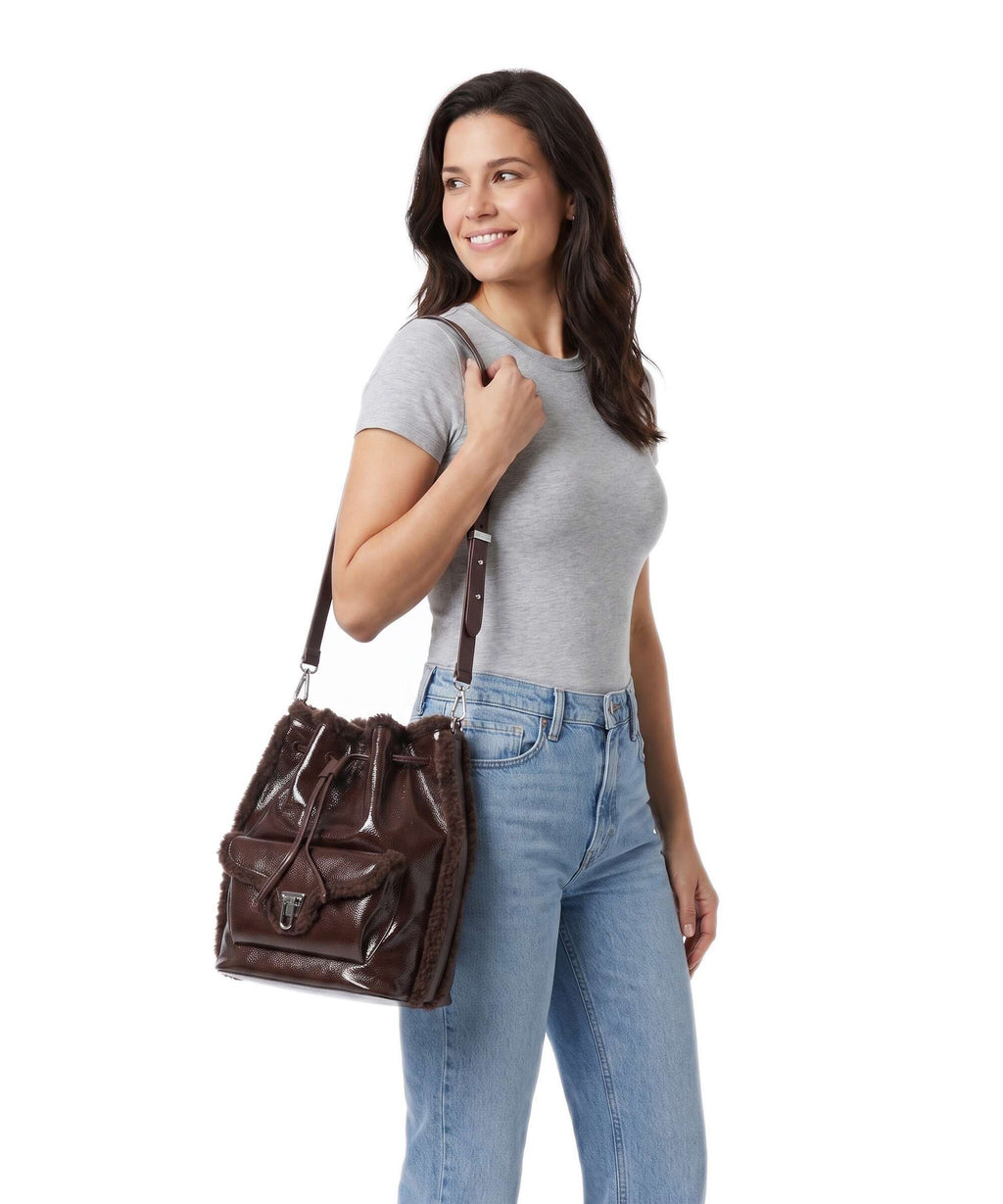 Coccinelle Beat Bucket bag berry