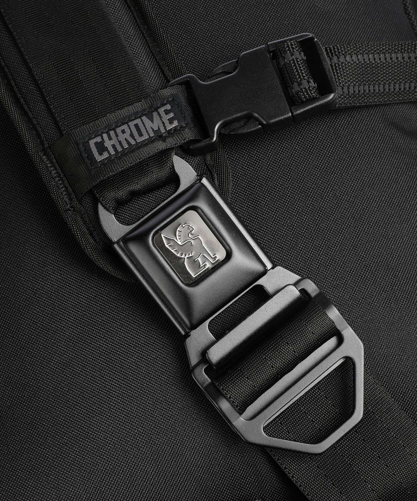 Chrome Kadet Max Fanny pack black