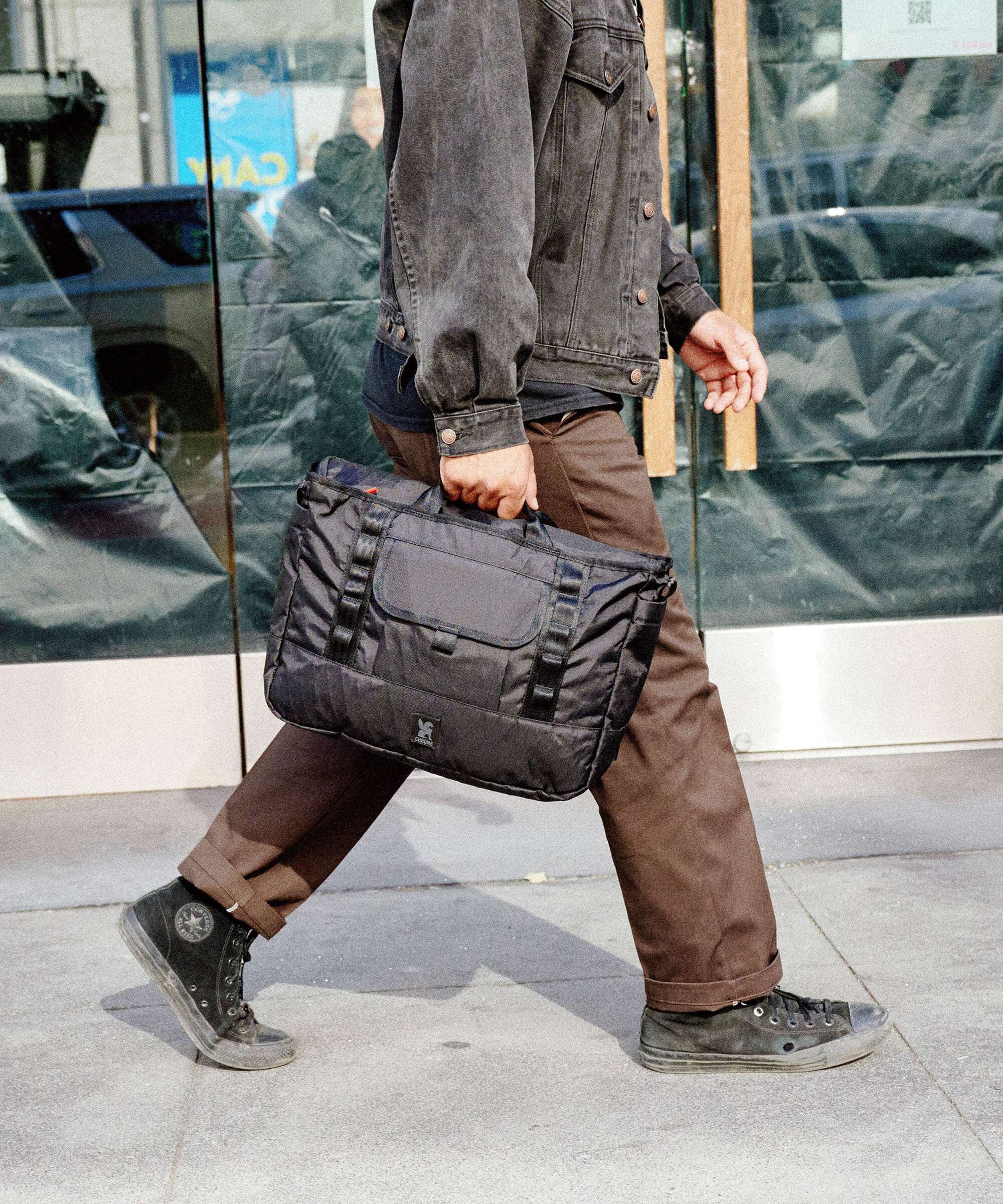 Chrome Midtown 20 Messenger bag black