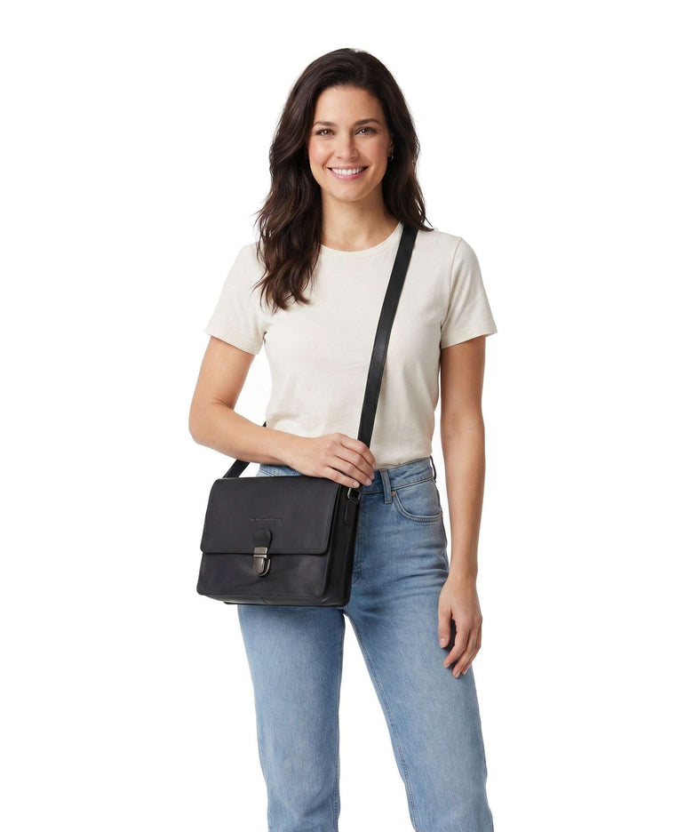 The Chesterfield Brand Wax Pull Up Cow Lunor Crossbody bag black